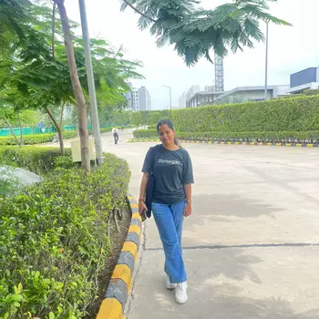 Harshita Yadav home tutor From South City Lucknow