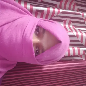 Alisha khan  home tutor From Khadra Lucknow