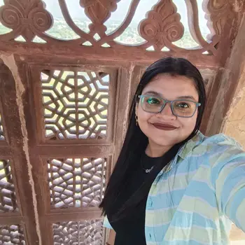 Renu Pandey  Tutor From Harihar Nagar Lucknow