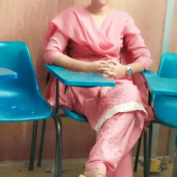 Meenakshi Sharma  Tutor From Alambagh Lucknow