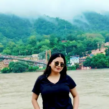 Divya Pandey  Tutor From Aliganj Lucknow