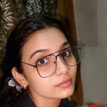 Priya Mishra Maths Home Tutor in Utrathia Lucknow with 5 Years Experience