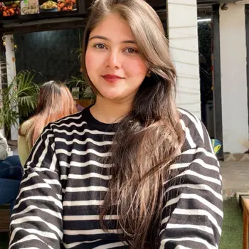 Vaishnavi Singh  Tutor From Adarsh Nagar Lucknow