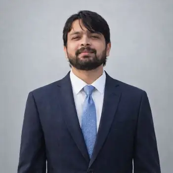 Ayush Singh Chemistry Home Tutor in Aliganj Lucknow with 7 Years Experience