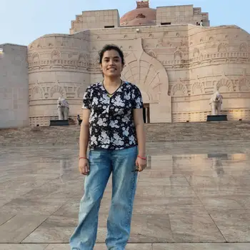 Jaya bisht Tutor From Gomti Nagar Lucknow