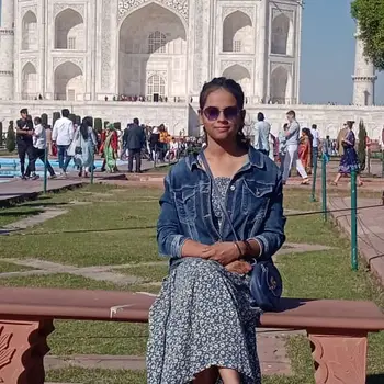 Ayushi Singh Maths Home Tutor in  Preeti Nagar Lucknow with 1 Years Experience
