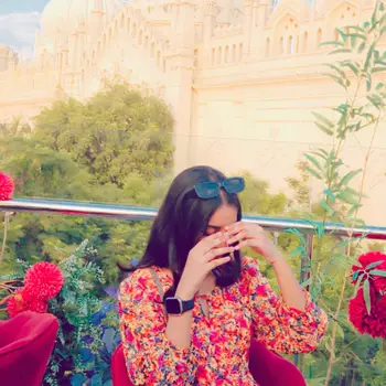 Iqra parveen Tutor From The Mall Avenue Lucknow