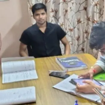 Harshit Mishra Physics Home Tutor in Rajajipuram Lucknow with 3 Years Experience