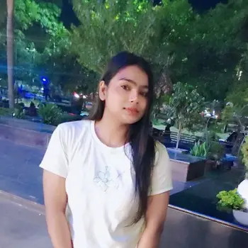 Kajal Rawat Maths Home Tutor in Aliganj Lucknow with 2 Years Experience