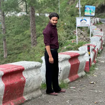 Abhishek Kumar Tutor From IIM Road Lucknow