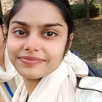 Jaya Dixit  Tutor From Subhash Marg Lucknow