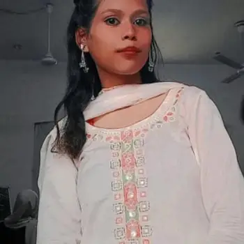 Pari gupta Tutor From Husainabad Lucknow