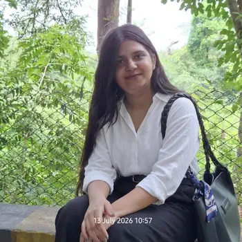 Ayushi Maths Home Tutor in Amausi Lucknow with 3 Years Experience