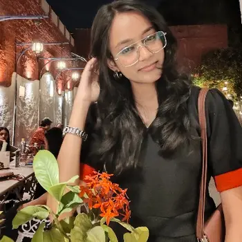 Shreya Saxena English Home Tutor in Madion Lucknow with 2 Years Experience
