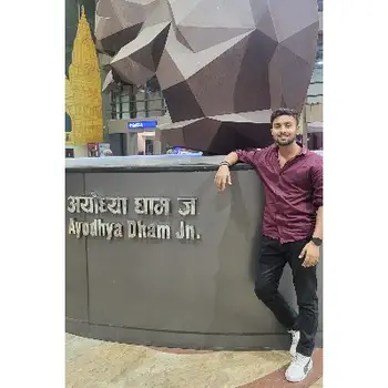 Piyush Giri Maths Home Tutor in Ahmamau Lucknow with 3 Years Experience