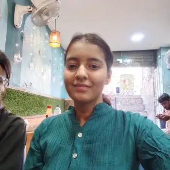 Laxmi Sen Tutor From Aliganj Lucknow