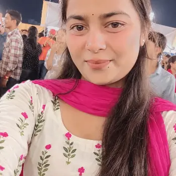 Medhavi kashyap Chemistry Home Tutor in Rajajipuram Lucknow with 3 Years Experience