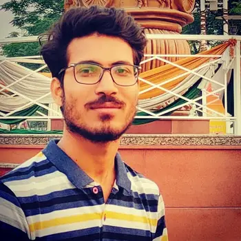 Prakhar Singh Physics Home Tutor in Aashiana Lucknow with 4 Years Experience