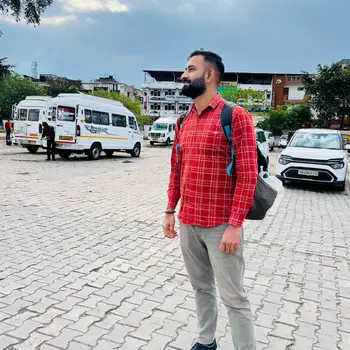Abhay Kumar Tiwari Economics Home Tutor in Scooter India Lucknow with 2 Years Experience