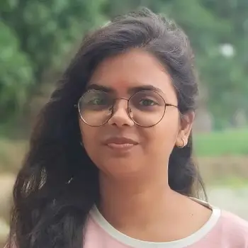 AYUSHI SRIVASTAVA – Female Home Tutor in Indira Nagar Lucknow | Maths Tuition with 4 Years Experience