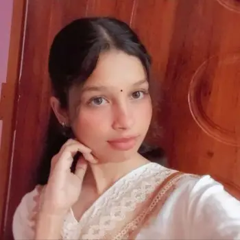 Vanshika Mishra – Female Home Tutor in Alamnagar Lucknow | Maths Tuition with 2 Years Experience