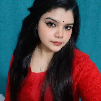 Riya Singh – Female Home Tutor in Chinhat Lucknow | Geography Tuition with 5 Years Experience