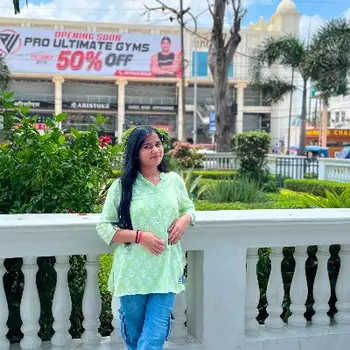 Sneha Yadav Maths Home Tutor in Telibagh Lucknow with 3 Years Experience