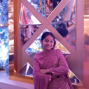 Deepanshi upadhyay Maths Home Tutor in Jankipuram Lucknow with 4 Years Experience