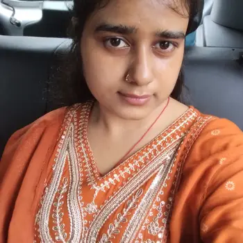 Anushka Singh Maths Home Tutor in Amausi Lucknow with 2 Years Experience
