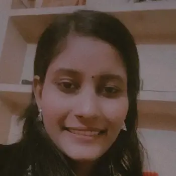 Neelam Yadav English Home Tutor in Kamta Lucknow with 5 Years Experience