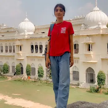 Nishu singh Maths Home Tutor in Daliganj Lucknow with 3 Years Experience