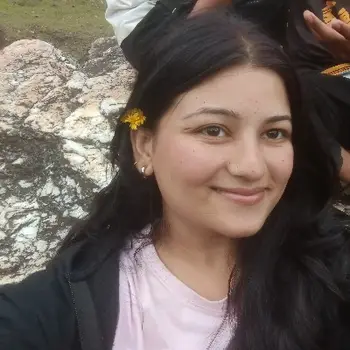 Prerana Rawat Maths Home Tutor in Nilmatha Lucknow with 4 Years Experience