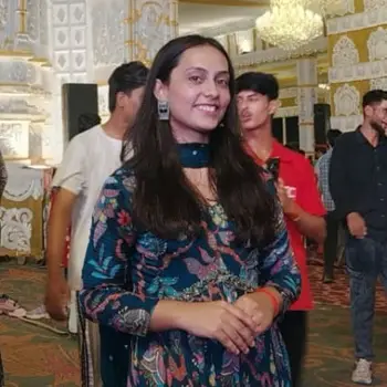 Akriti mishra Maths Home Tutor in Tedhi Puliya Lucknow with 1 Years Experience