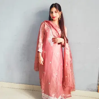 Laiba jawed – Female Home Tutor in Golaganj Lucknow | English Tuition with 2 Years Experience