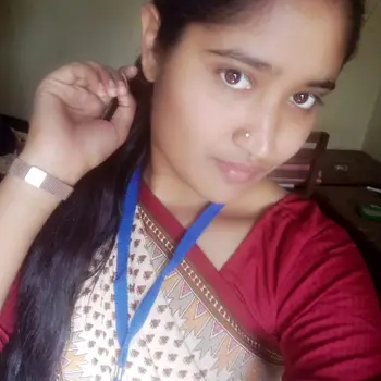 Deepika Pandey  home tutor in Aliganj Lucknow
